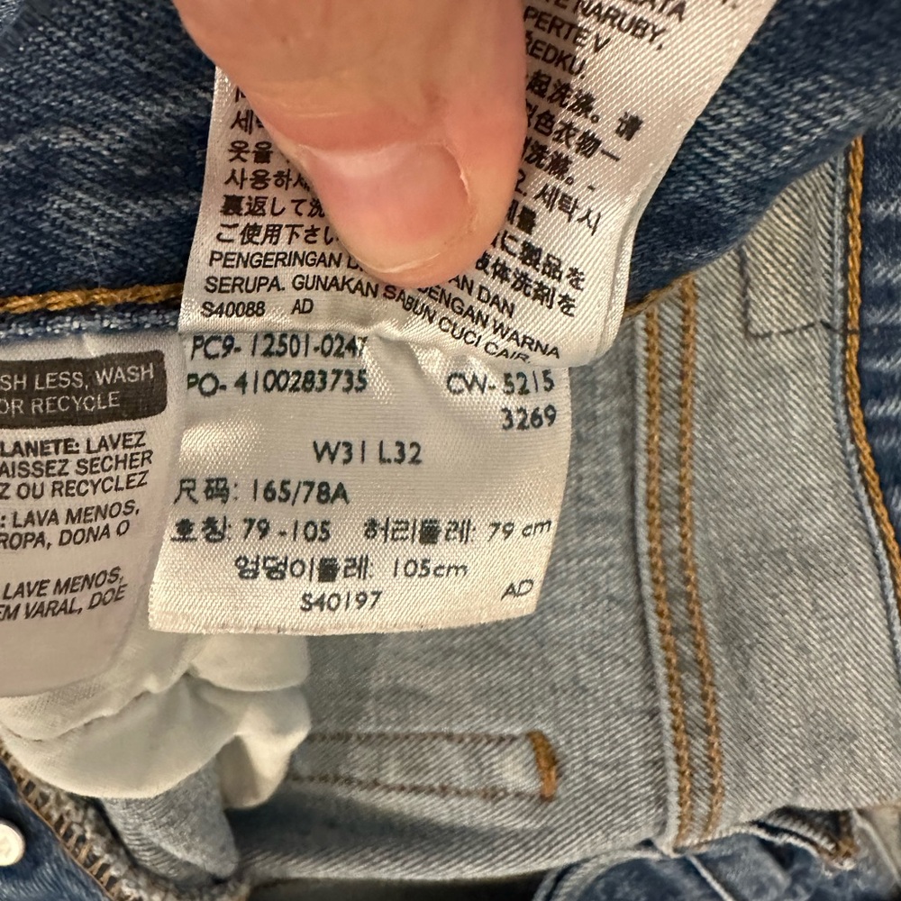 Levi’s 501 XX Classic Blue Cropped Stretch Distressed Jeans - Picture 9 of 9